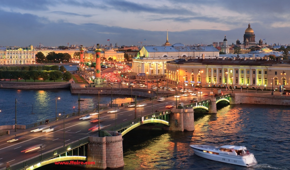 Mengunjungi Petersburg dengan tradisi, festival, mentalitas dan gaya hidup